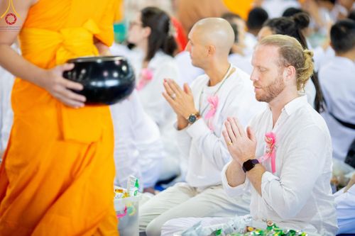 ภาพ No.207283:พิธีตักบาตร และปฏิบัติธรรมช่วงสาย ในวันมาฆบูชา วันพุธที่ 12 กุมภาพันธ์ พ.ศ. 2568 ณ วัดพระธรรมกาย จังหวัดปทุมธานี