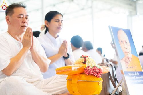 ภาพ No.215001:วันเสาร์ที่ 5 เมษายน พ.ศ. 2568 พิธีเวียนประทักษิณรอบพระมหาธรรมกายเจดีย์  พิธีวันทาเจดีย์ พิธีขอขมาและมอบผ้าไตร ในโครงการบรรพชาสามเณรฟื้นฟูพระพุทธศาสนาทั่วไทย , โครงการหน่อแก้วเปรียญธรรม รุ่นที่ 13 ,  โครงการสามเณรยุวธรรมทายาท รุ่นที่ 33 , โครงการสามเณรมั