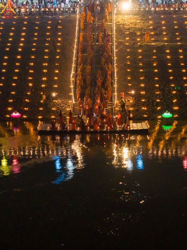 ภาพ No.175997:พิธีจุดประทีปโคมลาน, โคมลอยและลอยกระทง ถวายประทีปเป็นพุทธบูชา สร้างความสว่างไสวให้กับแผ่นดินด้วยแสงธรรม วันที่ 15 พฤศจิกายน พ.ศ. 2567 ณ พุทธอุทยานนานาชาติ อ.โพนพิสัย จ.หนองคาย