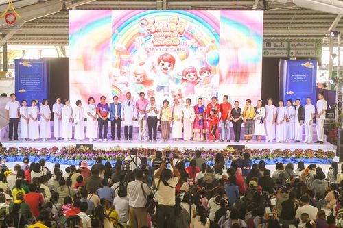 ภาพ No.193915:วัดพระธรรมกาย จัดงานวันเด็กแห่งชาติ ประจำปี พ.ศ.2568 ออกร้านอาหาร 200 ร้าน มอบของขวัญหลายหมื่นชิ้น วันที่ 12 มกราคม พ.ศ. 2568 วัดพระธรรมกาย อ.คลองหลวง จ.ปทุมธานี