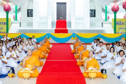 ภาพ No.227750:วันเสาร์ที่ 31 พฤษภาคม พ.ศ.2568 พิธีถวายผ้าไตรแด่สามเณรผู้เข้ารับการอุปสมบท , พิธีอุปสมบทสามเณรเตรียม DCI วัดพระธรรมกาย จ.ปทุมธานี