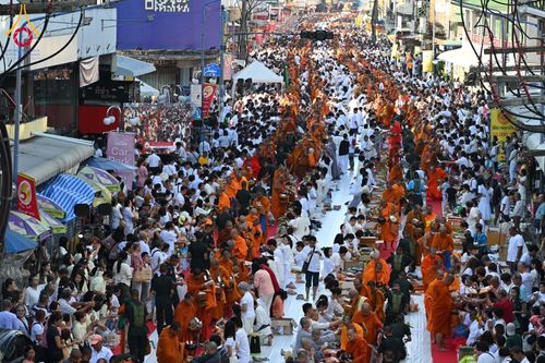 ภาพ No.147916:มหาสังฆทานครั้งยิ่งใหญ่ ตักบาตรพระ 10,000 รูป คณะสงฆ์ 4 ประเทศ 14 จังหวัดภาคใต้ วันอาทิตย์ที่ 11 สิงหาคม พ.ศ. 2567 ณ นิพัทธ์อุทิศ 3 ใจกลางนครหาดใหญ่ จ.สงขลา