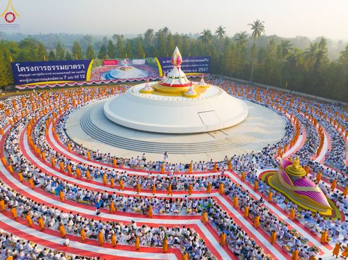 ภาพ No.110294:พิธีตักบาตรพระธรรมยาตราฯ ในโครงการธรรมยาตรากตัญญูบูชา มหาปูชนียาจารย์ พระมงคลเทพมุนี(สด จนฺทสโร) พระผู้ปราบมาร ปีที่ 12 ณ อนุสรณ์สถานลำดับที่ 2 สถานที่ตั้งมโนปณิธานบวชตลอดชีวิต อนุสรณ์สถานบางนางแท่น จ.นครปฐม วันที่ 11 มกราคม พ.ศ. 2567