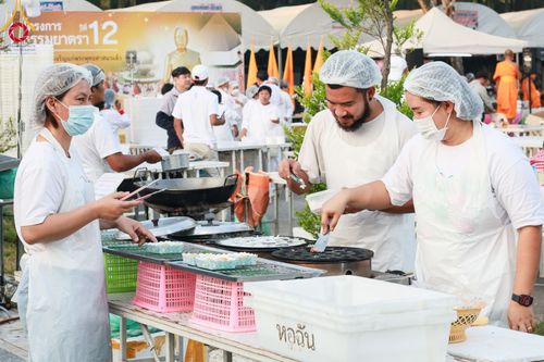 ภาพ No.106738:พิธีถวายภัตตาหารเป็นสังฆทาน แด่คณะพระธรรมยาตราฯ ในโครงการธรรมยาตรากตัญญูบูชา มหาปูชนียาจารย์ พระมงคลเทพมุนี(สด จนฺทสโร) พระผู้ปราบมาร อนุสรณ์สถาน 7 แห่ง ปีที่ 12 วันที่ 6 มกราคม พ.ศ. 2567 ณ อนุสรณ์สถานโลตัสแลนด์ จ.สุพรรณบุรี