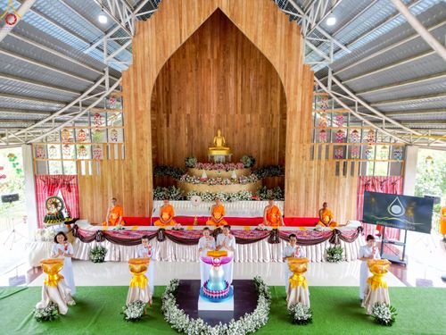 ภาพ No.234263:พิธีมุทิตาสักการะ "พระสิริรัตนเมธี" เจ้าคณะจังหวัดเลย ,พิธีถวายไทยธรรม ๙ วัด และพิธีทอดผ้าป่าเพื่อสร้างทุกสิ่ง  ในวาระทำบุญครบรอบ ๑๐ ปี ณ ศูนย์ปฏิบัติธรรมแก้วภูเรือ อ.ภูเรือ จ.เลย