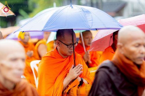 ภาพ No.226128:วันอาทิตย์ที่ 25 พฤษภาคม พ.ศ. 2568 พิธีตักบาตรพระ 1,000 รูปเมืองตรัง ครบรอบ 110 ปี เมืองทับเที่ยง ถวายเป็นพุทธบูชา ถวายเป็นพระราชกุศลแด่รัชกาลที่ 10 และอุทิศส่วนกุศลแด่อดีตเจ้าเมืองตรัง และบรรพบุรุษ ณ บริเวณหน้าศาลากลางจังหวัดตรัง ถนนพระราม 6