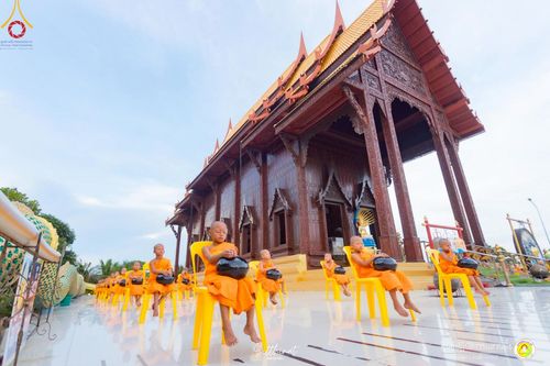 ภาพ No.222198:วันที่ 26-27 เมษายน พ.ศ. 2568 ศูนย์ปฏิบัติธรรมสวนผึ้ง ร่วมกับ ธุดงค์คสถานประจวบคีรีขันธ์ และวัดอ่าวน้อย  จัดกิจกรรมเดินธรรมยาตรา ตักบาตรข้าวสารอาหารแห้ง และจุดประทีปถวายเป็นพุทธบูชา ณ วัดอ่าวน้อย จ.ประจวบคีรีขันธ์