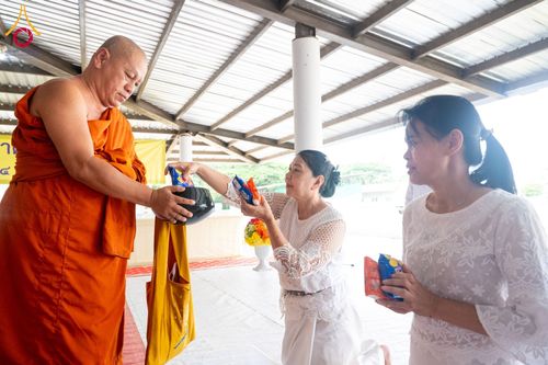 ภาพ No.156197:พิธีถวายสังฆทานแด่คณะสงฆ์ 323 วัด 4 จังหวัดชายแดนภาคใต้ ปีที่ 20 ครั้งที่ 173 พิธีมอบกองทุนหนุนแรงใจช่วยครูใต้ ปีที่ 17 ครั้งที่ 137 วันเสาร์ที่ 21 กันยายน พ.ศ.2567 ณ ศูนย์ปฏิบัติธรรมภาคใต้ อ.บางกล่ำ จ.สงขลา