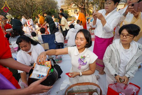 ภาพ No.208703:ตักบาตรพระ 1,743 รูป ครบรอบ 743 ปี นครน่าน ถวายเป็นพุทธบูชา น้อมบุญกุศลอุทิศให้บรรพบุรุษ วันอาทิตย์ ที่ 16 กุมภาพันธ์ พ.ศ. 2568 ณ ถนนคนเดินข่วงเมืองน่าน ต.ในเวียง อ.เมือง จ.น่าน