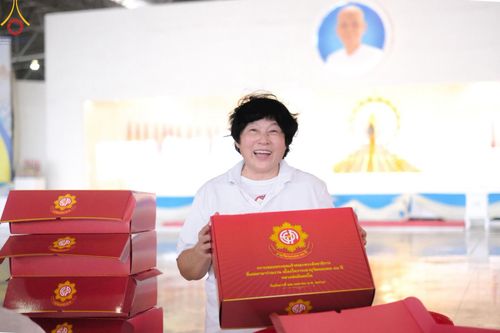 ภาพ No.210924:วันที่ 15 มีนาคม พ.ศ. 2568  บุญบรรจุกล่องไทยธรรม เพื่อถวายแด่พระสังฆาธิการ 40,000 กว่าวัดทั่วไทย ในวันคุ้มครองโลก 22 เมษายน พ.ศ. 2568