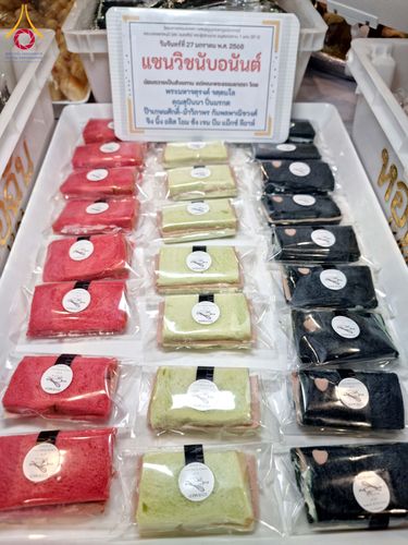 ภาพ No.202378:พิธีถวายภัตตาหารเป็นสังฆทาน แด่พระธรรมยาตรา ณ วัดพระธรรมกาย ตำบลคลองสาม อำเภอคลองหลวง จังหวัดปทุมธานี ในโครงการธรรมยาตรา กตัญญูบูชา มหาปูชนียาจารย์ พระมงคลเทพมุนี(สด จนฺทสโร) พระผู้ปราบมาร อนุสรณ์สถาน 7 แห่ง ปีที่ 13 วันที่ 27 มกราคม พ.ศ. 2568