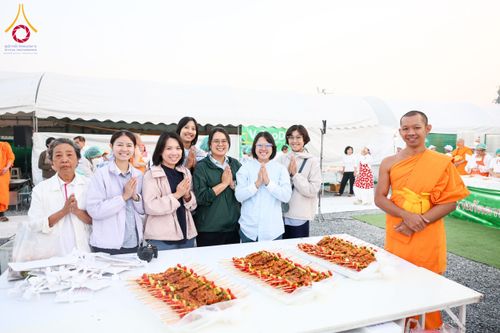 ภาพ No.191075:พิธีถวายภัตตาหารเป็นสังฆทาน แด่พระธรรมยาตรา ณ อนุสรณ์สถานคลองบางนางแท่น อ.สามพราน จ.นครปฐม ในโครงการธรรมยาตรา กตัญญูบูชา มหาปูชนียาจารย์ พระมงคลเทพมุนี(สด จนฺทสโร) พระผู้ปราบมาร อนุสรณ์สถาน 7 แห่ง ปีที่ 13 วันที่ 8 มกราคม พ.ศ. 2568