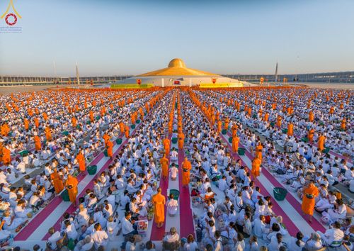 ภาพ No.105294:พิธีตักบาตรฉลองพระบวชใหม่ รุ่นบูชาธรรมมหาปูชนียาจารย์ และต้อนรับศักราชใหม่ วันจันทร์ที่ 1 มกราคม พ.ศ. 2567 ณ ลานธรรมพระมหาธรรมกายเจดีย์ วัดพระธรรมกาย