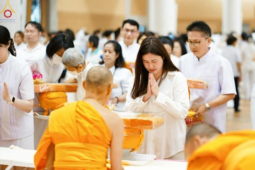 ภาพ No.212770:วันอาทิตย์ที่ 23 มีนาคม พ.ศ. 2568 พิธีร่วมบุญโครงการบรรพชาสามเณร 5,000 รูป ณ ห้องแก้วสารพัดนึก 2 วัดพระธรรมกาย