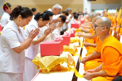 ภาพ No.237883:วันอาทิตย์ที่ 10 สิงหาคม พ.ศ. 2568 พิธีถวายไทยธรรมมุทิตาเปรียญธรรมและบาลีศึกษา ณ ห้องแก้วสารพัดนึก2 วัดพระธรรมกาย ปทุมธานี