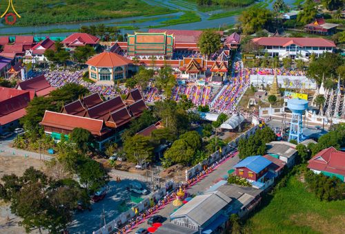 ภาพ No.193308:พิธีต้อนรับพระธรรมยาตรา ณ อนุสรณ์สถาน สถานที่เกิดในเพศสมณะ วัดสองพี่น้อง อำเภอสองพี่น้อง จังหวัดสุพรรณบุรี ในโครงการธรรมยาตรา กตัญญูบูชา มหาปูชนียาจารย์ พระมงคลเทพมุนี(สด จนฺทสโร) พระผู้ปราบมาร อนุสรณ์สถาน 7 แห่ง ปีที่ 13 วันที่ 11 มกราคม พ.ศ. 2568