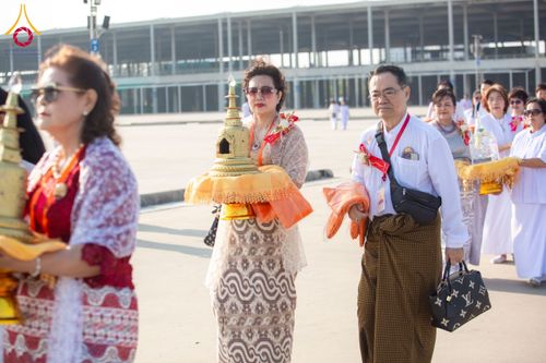 ภาพ No.209690:วันอาทิตย์ที่ 2 มีนาคม พ.ศ. 2568 พิธีภาคบ่าย สัมมนาพิเศษ, ปฏิบัติธรรม พิธีรับมอบพระบรมสารีริกธาตุ ณ สภาธรรมกายสากล วัดพระธรรมกาย