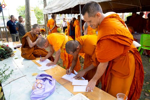 ภาพ No.234431:วันพฤหัสบดีที่ 24 กรกฎาคม พ.ศ. 2568 พิธีถวายสังฆทานแก่คณะสงฆ์ 323 วัด , พิธีมอบกองทุนหนุนแรงใจช่วยครูใต้ , พิธีทำบุญส่วนกุศลแด่ผู้วายชนม์ ในเหตุการณ์ความไม่สงบ 4 จังหวัด ชายแดนภาคใต้ (ปัตตานี , ยะลา , นราธิวาส , สงขลา) ปีที่ 21 ครั้งที่ 179 ณ วัดเวฬุวัน 