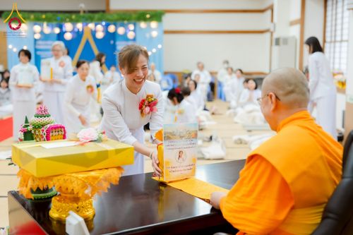 ภาพ No.221016:วันที่ 13 เมษายน พ.ศ. 2568 พิธีโปรยรัตนชาติปฐมเริ่มสถาปนาเจดีย์ และ พิธีเปิดหมู่บ้านปฏิบัติธรรม เพื่อการบรรลุธรรม ณ วัดป่าธรรมกายนานาชาติโทชิหงิ  ประเทศญี่ปุ่น