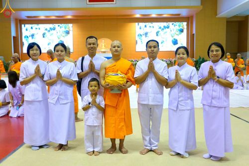 ภาพ No.101712:พิธีขอบรรพชา, พิธีขอสรณคมน์และศีล, พิธีถวายบาตร ในโครงการอุปสมบทหมู่ รุ่นบูชาธรรมมหาปูชนียาจารย์ ณ วัดพระธรรมกาย วันที่ 9 ธันวาคม พ.ศ. 2566