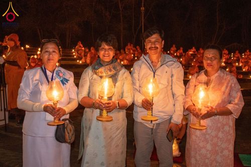 ภาพ No.130671:พิธีจุดโคมประทีปถวายเป็นพุทธบูชา ในโครงการบรรพชา 1,250 รูป ณ มหาวิหารมายาเทวี แดนประสูติ สวนลุมพินี ประเทศเนปาล วันที่ 9 มีนาคม พ.ศ. 2567