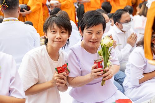 ภาพ No.85948:ตักบาตรพระนานาชาติ 10,000 รูป ใจกลางนครหาดใหญ่ จ.สงขลา วันอาทิตย์ที่ 20 สิงหาคม พ.ศ. 2566