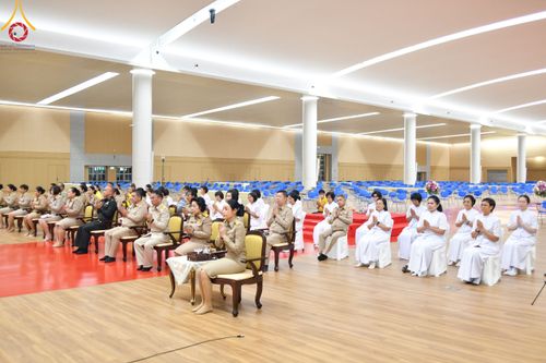 ภาพ No.209003:พระบาทสมเด็จพระเจ้าอยู่หัว ทรงมีพระราชศรัทธาทรงพระกรุณาโปรดเกล้าฯ ให้บำเพ็ญพระราชกุศลถวายภัตตาหารพระราชทาน การสอบบาลีสนามหลวง ณ วัดพระธรรมกาย ย อ.คลองหลวง จ.ปทุมธานี วันที่ 23-24 กุมภาพันธ์ พ.ศ. 2568