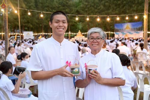 ภาพ No.238396:วันเสาร์ที่ 9 สิงหาคม พ.ศ. 2568 พิธีกลั่นแผ่นดิน โปรยทราย และจุดประทีปถวายเป็นพุทธบูชา จ.ระยอง สถาปนาองค์พระเจดีย์เพื่อสร้างสันติภาพโลก ณ ศูนย์ปฏิบัติธรรมระยอง(บ้านช่องลม) ต.บางบุตร อ.บ้านค่าย จ.ระยอง