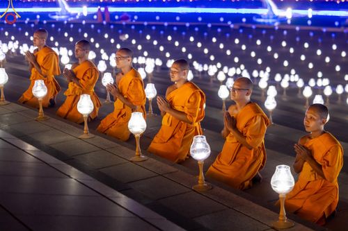 ภาพ No.122270:พิธีจุดประทีปถวายเป็นพุทธบูชา และบูชาธรรมมหาปูชนียาจารย์ พระมงคลเทพมุนี(สด จนฺทสโร) ในโครงการธรรมยาตรา กตัญญูบูชา มหาปูชนียาจารย์ พระมงคลเทพมุนี(สด จนฺทสโร) พระผู้ปราบมาร อนุสรณ์สถาน 7 แห่ง ปีที่ 12 วันที่ 31 มกราคม พ.ศ. 2567 ณ วัดพระธรรมกาย จ.ปทุมธานี (