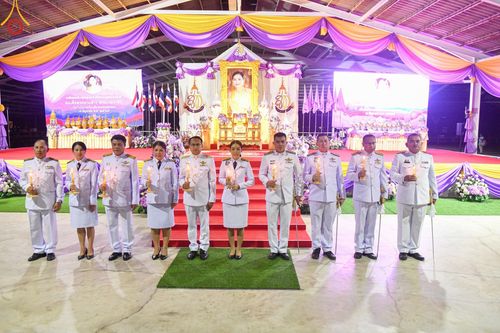 ภาพ No.139011:กิจกรรมเฉลิมพระเกียรติ สมเด็จพระนางเจ้าฯ พระบรมราชินี เนื่องในโอกาสวันเฉลิมพระชนมพรรษา พิธีเจริญพระพุทธมนต์ , ทำบุญตักบาตรพระสงฆ์ ถวายพระราชกุศล , พิธีถวายเครื่องราชสักการะ , และพิธีจุดเทียนถวายพระพรชัยมงคล วันที่ 3 มิถุนายน พ.ศ. 2567 ณ อาคารโถงช้าง วัดพ