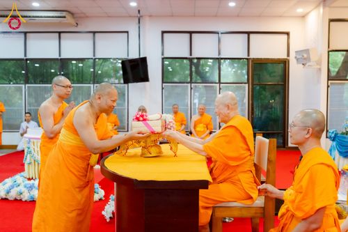 ภาพ No.221425:วันอาทิตย์ที่ 27 เมษายน พ.ศ. 2568 พิธีเจริญพระพุทธมนต์สมโภชดวงแก้วธรรมชัย เนื่องในโอกาสบูชาธรรม 81 ปีหลวงพ่อธัมมชโย อัญเชิญประดิษฐานเนื่องในโอกาสสถาปนาวัดพระธรรมกายไอซ์แลนด์ ณ อาคารปลูกศรัทธา 1 วัดพระธรรมกาย อำเภอคลองหลวง จังหวัดปทุมธานี