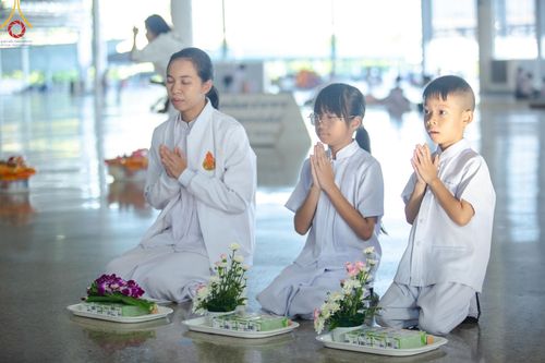 ภาพ No.177626:พิธีตักบาตรและพิธีบูชาข้าวพระ ในวันอาทิตย์ต้นเดือนที่ 1 ธันวาคม พ.ศ. 2567 ณ สภาธรรมกายสากล วัดพระธรรมกาย