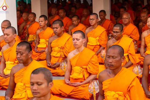 ภาพ No.201621:พิธีจุดประทีปถวายเป็นพุทธบูชา และบูชาธรรมมหาปูชนียาจารย์ ณ อาคารธรรมยาตรา กตัญญูบูชามหาปูชนียาจารย์ ตรงข้ามวัดปากน้ำภาษีเจริญ จ.กรุงเทพมหานคร ในโครงการธรรมยาตรา กตัญญูบูชา มหาปูชนียาจารย์ พระมงคลเทพมุนี(สด จนฺทสโร) พระผู้ปราบมาร อนุสรณ์สถาน 7 แห่ง