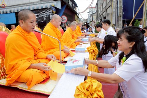 ภาพ No.245299:วันอาทิตย์ที่ 14 กันยายน พ.ศ. 2568 ตักบาตรพระ 555 รูป มหากุศล  น้อมถวายเป็นพุทธบูชา ณ หอนาฬิกาเบตง อ.เบตง จ.ยะลา