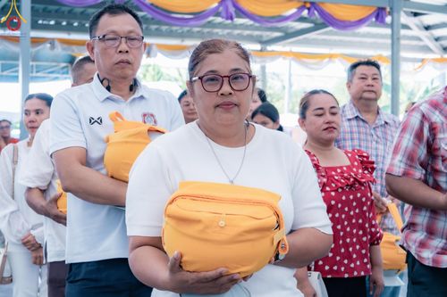 ภาพ No.133493:พิธีขอขมารับผ้าไตร, พิธีบรรพชาสามเณร, สามเณรออกบิณฑบาต ในโครงการบรรพชาสามเณร ฟื้นฟูพระพุทธศาสนาทั่วไทย  ณ ศูนย์ปฏิบัติธรรม และอบรมเยาวชนเมืองยะลา วันที่ 3 เมษายน พ.ศ. 2567