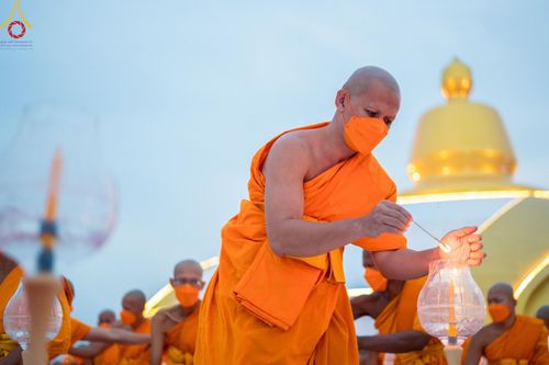 ภาพ No.118234:พิธีจุดประทีปถวายเป็นพุทธบูชา และบูชาธรรมมหาปูชนียาจารย์ พระมงคลเทพมุนี(สด จนฺทสโร) วันที่ 24 มกราคม พ.ศ. 2567 ณ อนุสรณ์สถานบางปลา อ.บางเลน จ.นครปฐม