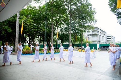 ภาพ No.228909:วันเสาร์ที่ 14 มิถุนายน พ.ศ. 2568 พิธีเวียนประทักษิณ , พิธีขอขมารับผ้าไตร ในโครงการบรรพชาอุปสมบทหมู่ ผู้บริหารรุ่นที่ 15 และ อุดมศึกษา รุ่นที่ 52 ณ โบสถ์พระไตรปิฎก วัดพระธรรมกาย