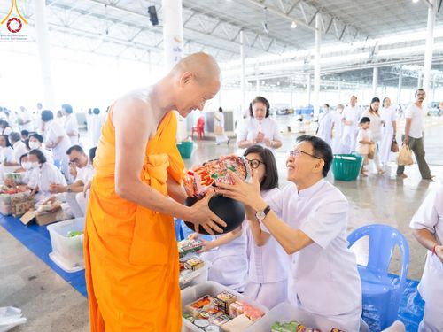 ภาพ No.137217:พิธีตักบาตร และปฏิบัติธรรม ในวันวิสาขบูชา วันพุธที่ 22 พฤษภาคม พ.ศ. 2567 ( วันพระขึ้น15 ค่ำ เดือน 6 ) ณ วัดพระธรรมกาย จ.ปทุมธานี