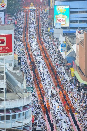 ภาพ No.237109:วันอาทิตย์ที่ 10 สิงหาคม พ.ศ. 2568 มหาสังฆทานครั้งยิ่งใหญ่ ตักบาตรพระ 10,000 รูป ถ.นิพัทธ์อุทิศ 3 ใจกลางนครหาดใหญ่ จ.สงขลา (ชุดที่ 2)