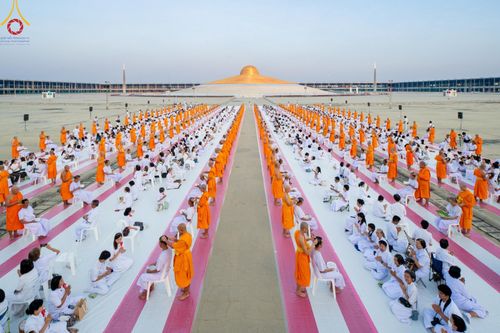 ภาพ No.180046:พิธีปลงผมนาคธรรมทายาท ในโครงการอุปสมบทหมู่ บูชาธรรมมหาปูชนียาจารย์ (ศูนย์อบรมวัดพระธรรมกาย) วันที่ 1 ธันวาคม พ.ศ. 2567 ณ ลานธรรมหารัตนวิหารคด วัดพระธรรมกาย จ.ปทุมธานี