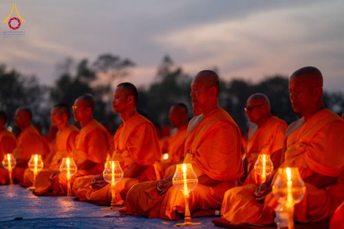 ภาพ No.132394:พิธีจุดโคมประทีปถวายเป็นพุทธบูชา ในโครงการบรรพชา 1,250 รูป ณ แดนประสูติ สวนลุมพินี ประเทศเนปาล วันที่ 17 มีนาคม พ.ศ. 2567