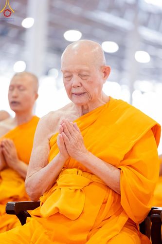 ภาพ No.159209:พิธีบูชาข้าวพระ ในวันอาทิตย์ต้นเดือน วันที่ 6 ตุลาคม พ.ศ. 2567 ณ สภาธรรมกายสากล วัดพระธรรมกาย