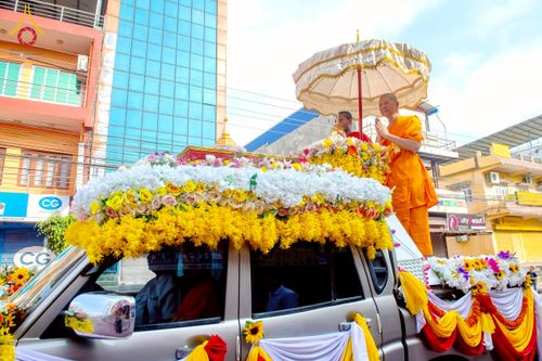 ภาพ No.212950:วันที่ 14 - 15 มีนาคม พ.ศ. 2568 คณะสงฆ์และสามเณรเดินธรรมยาตรา ในโครงการบวชสามเณรเนปาล 500 รูป ไปยังสถานที่รอบมายาเทวีและลุมพินีเกรด ณ ลุมพินี ประเทศเนปาล