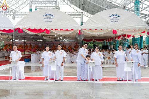 ภาพ No.158162:พิธีทอดผ้าป่า ติดตั้งแผ่นสิริฉะทะนะรัสมี(หลังคา) อาคาร 80 ปี หลวงพ่อธัมมชโย วันอาทิตย์ที่ 22 กันยายน พ.ศ. 2567 ณ ศูนย์ปฏิบัติธรรมวิหารแดง อ.วิหารแดง จ.สระบุรี