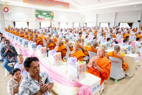 ภาพ No.149480:พิธีทักษิณานุปทานแด่บรรพชนตระกูลผ่องสวัสดิ์ และหมู่ญาติที่ล่วงลับไปแล้ว ประจำปี ครั้งที่ 19 วันพฤหัสบดีที่ 22 สิงหาคม พ.ศ. 2567 ณ พระมหาเจดีย์ทัตตชีโว ศูนย์อบรมเยาวชนกาญจนบุรี