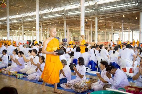 ภาพ No.263924:วันอาทิตย์ที่ 2 พฤศจิกายน พ.ศ. 2568 พิธีตักบาตรอาทิตย์ต้นเดือน ณ บ้านแก้วเรือนทองคุณยายฯ วัดพระธรรมกาย