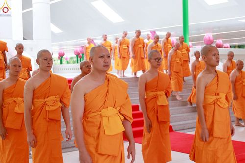 ภาพ No.229200:วันเสาร์ที่ 14 มิถุนายน พ.ศ. 2568 พิธีบรรพชา , พิธีถวายบาตร , พิธีอุปสมบท ในโครงการบรรพชาอุปสมบทหมู่ ผู้บริหารรุ่นที่ 15 และ อุดมศึกษา รุ่นที่ 52 ณ โบสถ์พระไตรปิฎก วัดพระธรรมกาย