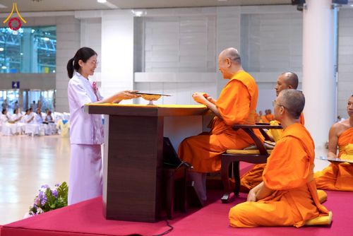 ภาพ No.232202:วันอาทิตย์ที่ 6 กรกฏาคม พ.ศ. 2568 พิธีมอบโล่เกียรติคุณ สวดธัมมจักกัปปวัตตนสูตร และรางวัลโครงการผู้นำแสงสว่างออนไลน์ ณ ห้องแก้วสารพัดนึก1 สภาธรรมกายสากล วัดพระธรรมกาย