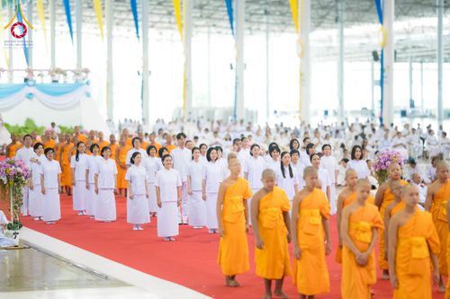 ภาพ No.237490:วันอาทิตย์ที่ 10 สิงหาคม พ.ศ.2568 พิธีมอบใบประกาศเกียรติคุณ โครงการสอบบาลี "ฉลองแชมป์" บูชาธรรม 80 ปี หลวงพ่อธัมมชโย ประจำปี 2568 และ พิธีมอบดวงแก้วสามเณรทรงบาลีไวยากรณ์ ณ สภาธรรมกายสากล วัดพระธรรมกาย ปทุมธานี