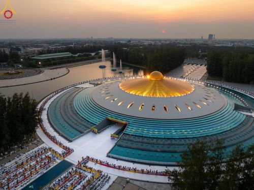 ภาพ No.202061:พิธีต้อนรับพระธรรมยาตรา ณ อนุสรณ์สถานลำดับที่ 7 สถานที่ขยายวิชชาธรรมกาย วัดพระธรรมกาย ต.คลองสาม อ.คลองหลวง จ.ปทุมธานี ในโครงการธรรมยาตรา กตัญญูบูชา มหาปูชนียาจารย์ พระมงคลเทพมุนี(สด จนฺทสโร) พระผู้ปราบมาร อนุสรณ์สถาน 7 แห่ง ปีที่ 13 วันที่ 26 มกราคม 2568